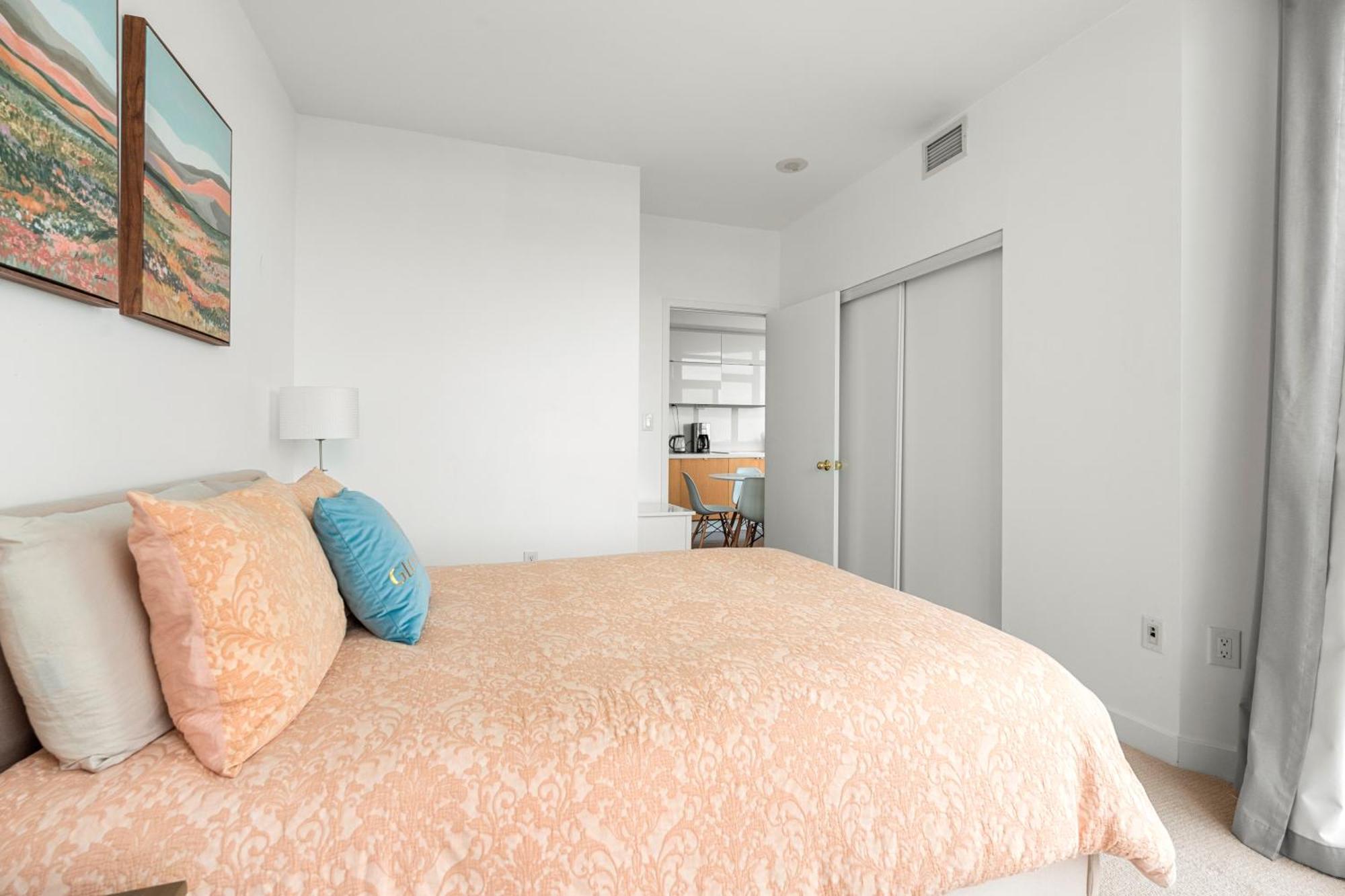 Globalstay Elegant Downtown Apartments Торонто Екстериор снимка